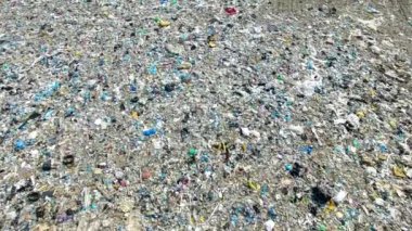 Ormanı eteklerinde büyük çöp dökümü