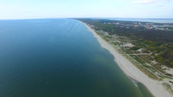 De Baltische Zeekust, luchtfoto — Stockvideo