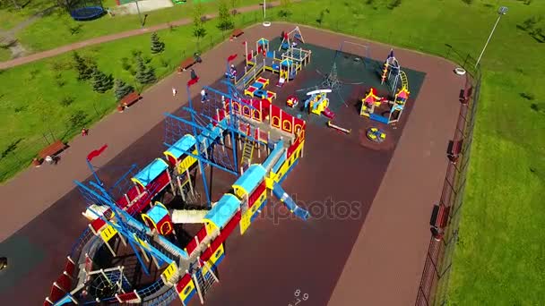 Детская площадка, вид сверху — стоковое видео