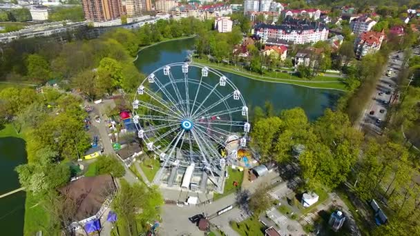 Parque de atracciones, vista desde arriba — Vídeo de stock