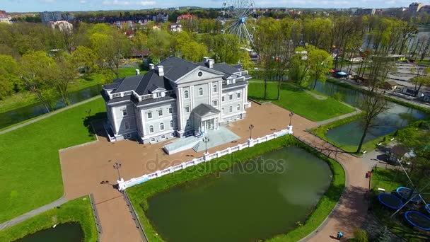 Luchtfoto van het park in Kaliningrad — Stockvideo
