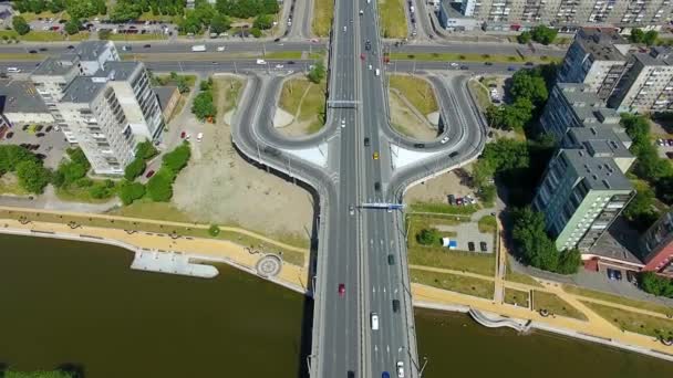 Encrucijada en la ciudad, vista superior — Vídeos de Stock