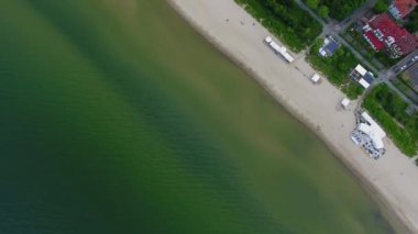 Deniz kıyısı üzerinde uçuş