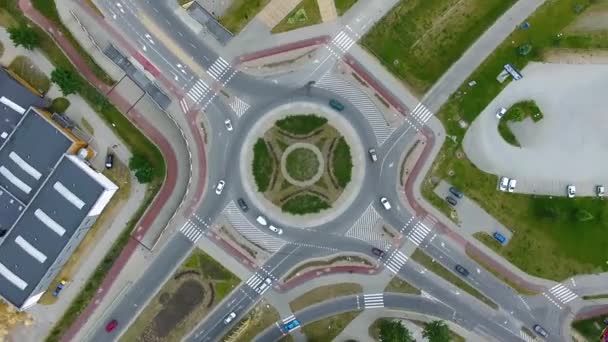 Intersección de carreteras redondas en Sopot — Vídeo de stock