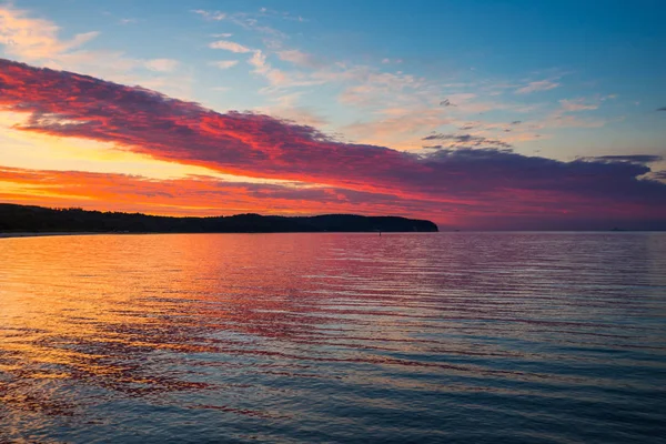 Puesta de sol roja sobre el mar —  Fotos de Stock