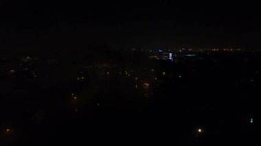 şehrin üzerinde havai fişek