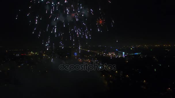 Fuochi d'artificio sulla città — Video Stock