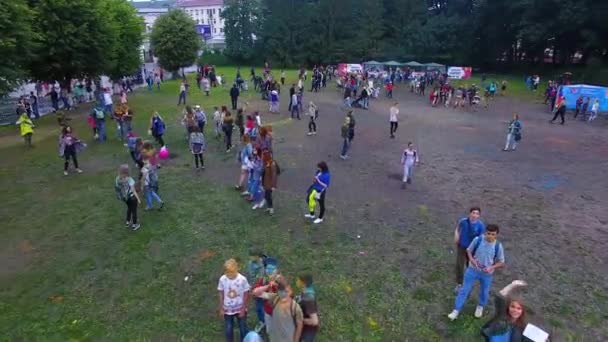 칼리닌그라드에 Holi 축제 — 비디오