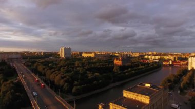 Günbatımı üzerinde katedral