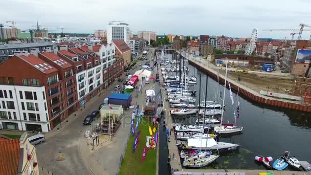 Båtar i hamnen i Gdansk — Stockvideo