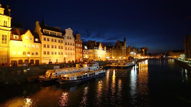 Nacht stadsbeeld van Gdansk — Stockvideo