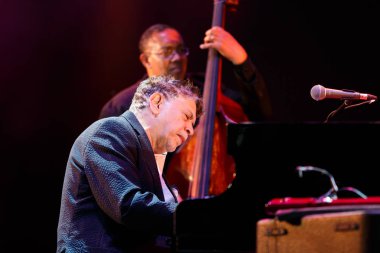 Monty Alexander Harlem Kingston hızlı bant