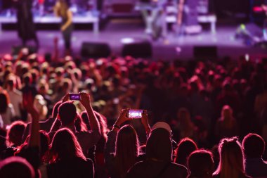 konserde hayranları