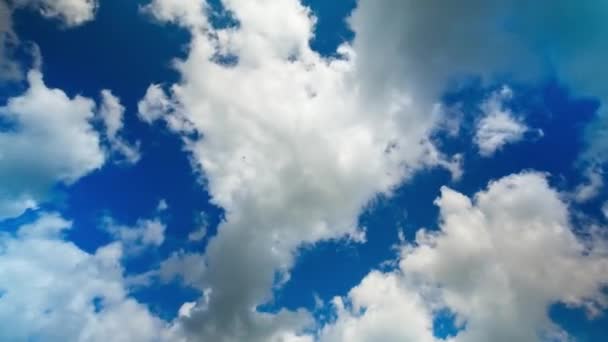 Nuvens no céu — Vídeo de Stock