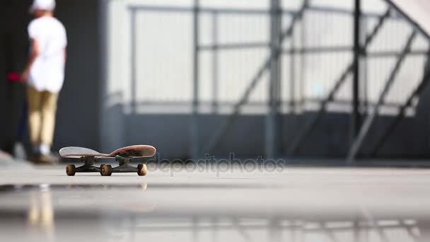 Skateboard in uno skate park — Video Stock