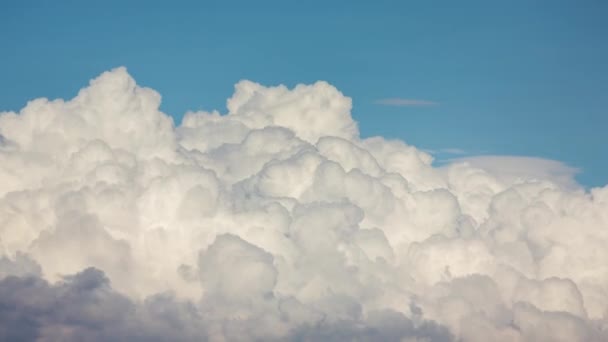 Virvlande moln på himlen — Stockvideo