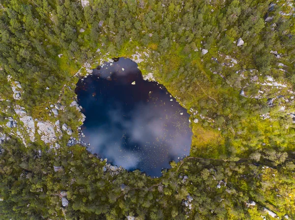 Luchtfoto van het bergmeer — Stockfoto