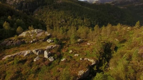 Vue aérienne des lacs de montagne 