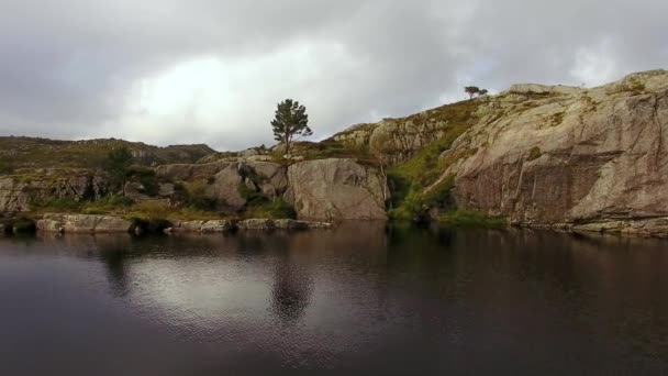 Dağlar göller havadan görünümü — Stok video