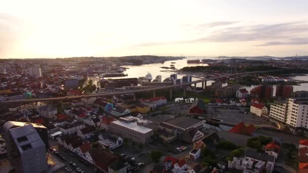 Bovenaanzicht van de brug van Stavanger — Stockvideo