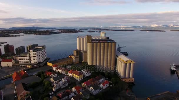 Planta en la orilla de Stavanger, vista aérea — Vídeo de stock