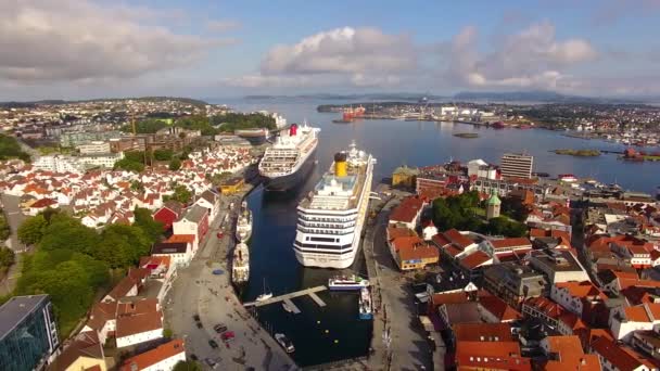 Navios de cruzeiro em um porto de Stavanger — Vídeo de Stock