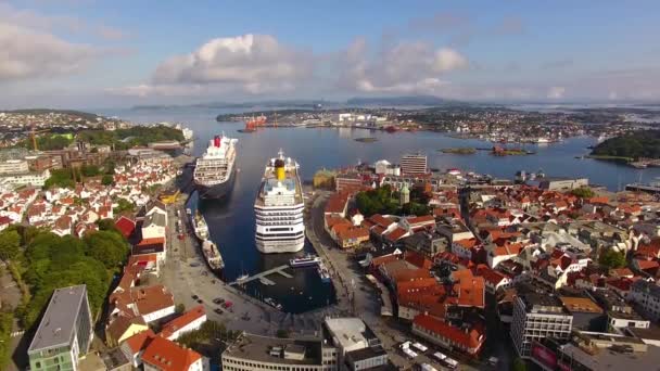 Круїзних суден у порту Ставангер — стокове відео