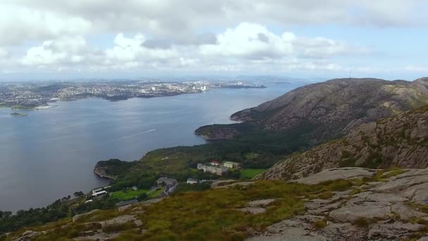 Randonnée dans une montagne de Norvège — Video