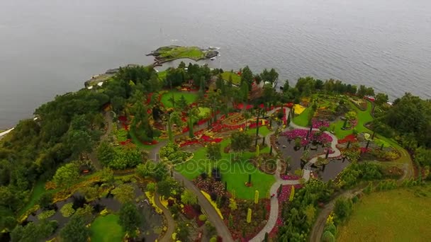 Flor och Flaere trädgården, aerial view — Stockvideo