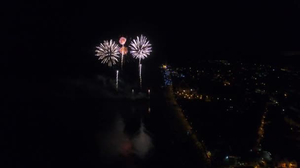 Fogos de artifício à noite, vista superior — Vídeo de Stock