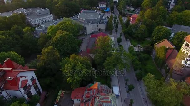 Vista aérea de la ciudad turística de Svetlogorsk — Vídeos de Stock