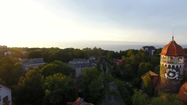 Vista aérea de la ciudad turística de Svetlogorsk — Vídeos de Stock