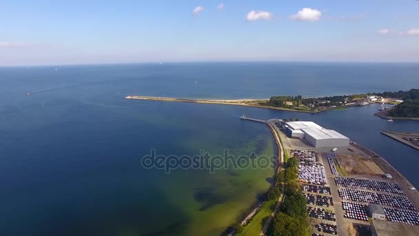 Voitures neuves dans un port, vue d'en haut — Video