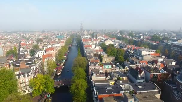 Ομιχλώδης Άμστερνταμ, θέα από ψηλά — Αρχείο Βίντεο