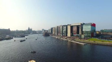 Bay Amsterdam, havadan görünümü