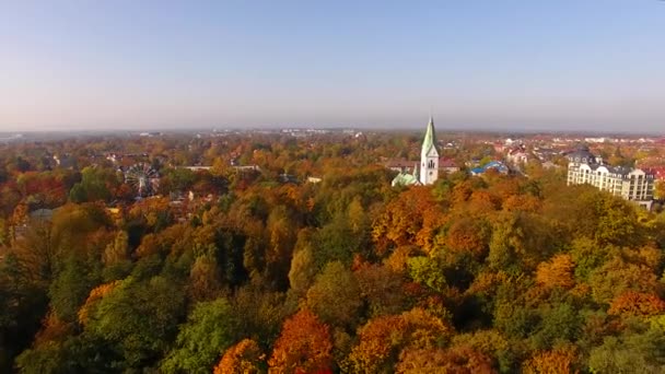 Kaliningrad loutkové divadlo na podzim — Stock video