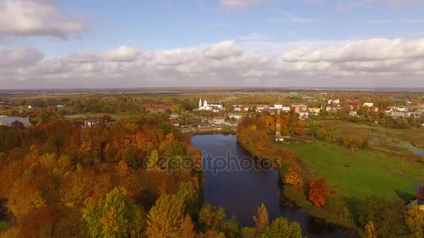 Herfst in de stad, van bovenaf bekijken — Stockvideo