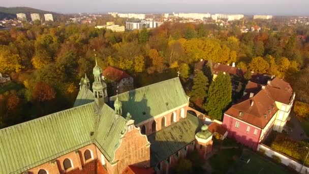 Oliwa katedral i Sopot, ovanifrån — Stockvideo