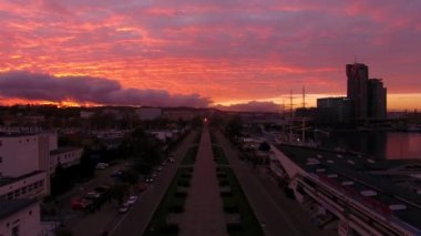 Bağlantı noktası Gdynia, gün batımı, en iyi görünümü