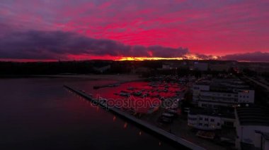 Bağlantı noktası Gdynia, gün batımı, en iyi görünümü