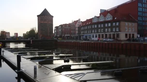 Lluvia ligera en el casco antiguo de Gdansk — Vídeos de Stock