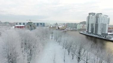 Anteni: Karla kaplı balıkçı köyü, Kaliningrad, Rusya Federasyonu