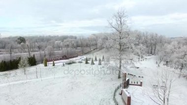 Anteni: Karla kaplı kamu parki, Kaliningrad, Rusya