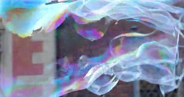 Burbujas Jabón Contra Telón Fondo Del Ayuntamiento Wroclaw — Vídeo de stock
