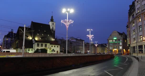 Wroclaw Polônia Janeiro 2018 Tráfego Noturno Cidade Decorado Com Guirlandas — Vídeo de Stock