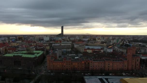 Aéreo Torre Escura Wroclaw Pôr Sol — Vídeo de Stock