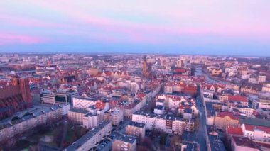 Anteni: Cityscape Wroclaw bir ayaz Sunrise, kış