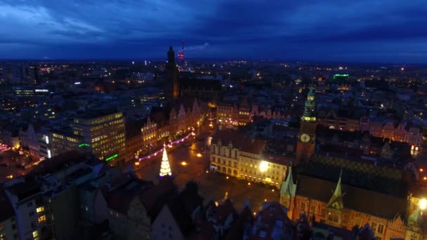 Aérea Plaza Del Mercado Wroclaw Por Noche — Vídeo de stock