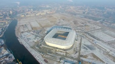 Kaliningrad, Rusya - 08 Şubat 2018: Yapımı yeni stadyum için futbol Dünya Kupası 2018 kış sabah, havadan görünümü