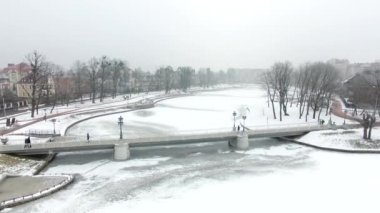 Anteni: Köprünün diğer tarafında üst Gölü, Kaliningrad